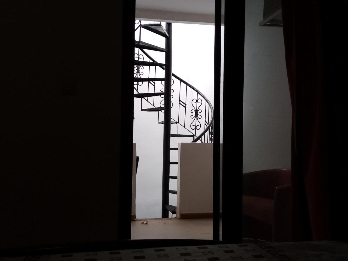 Kakatar Family Residence , Yoff ダカール エクステリア 写真